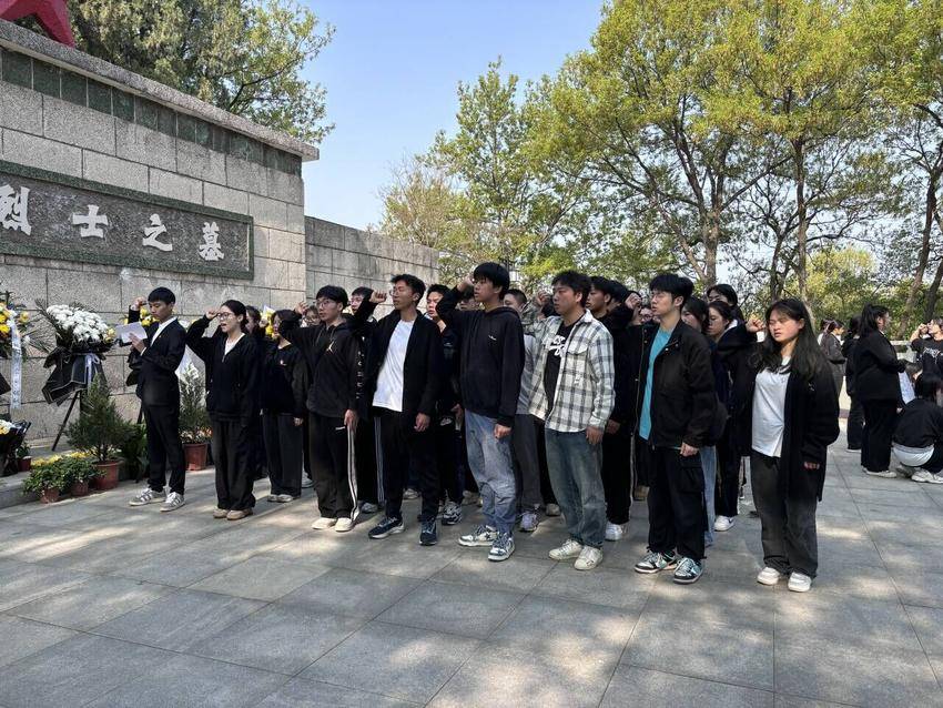赓续红色血脉,传承英烈精神.doc