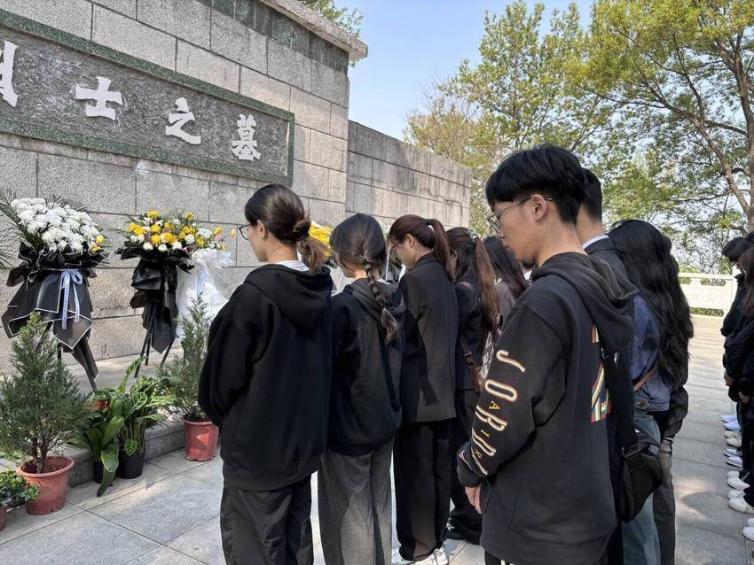 赓续红色血脉,传承英烈精神.doc