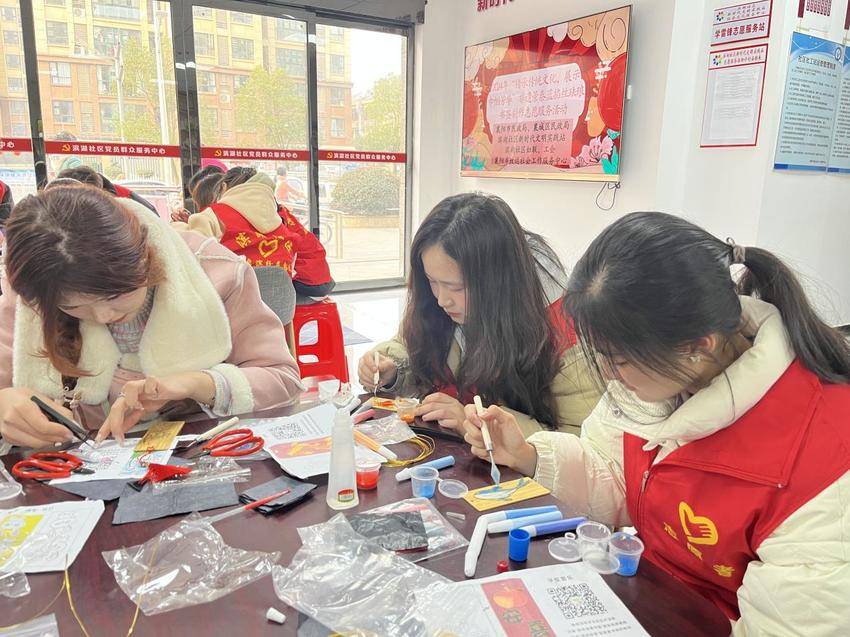 2024年“传承传统文化,展示巾帼芳华”非遗景泰蓝掐丝珐琅书签制作志愿服务活动.docx
