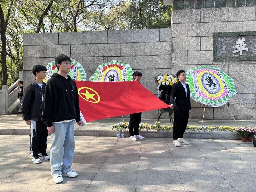 赓续红色血脉,传承英烈精神.doc